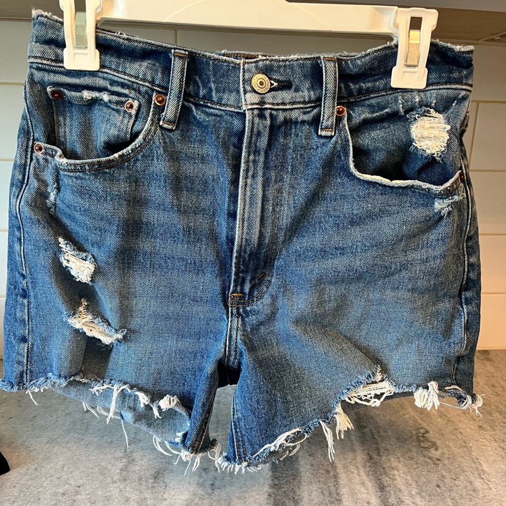 COPY - Abercrombie and Fitch High rise mom shorts medium wash size 26/2